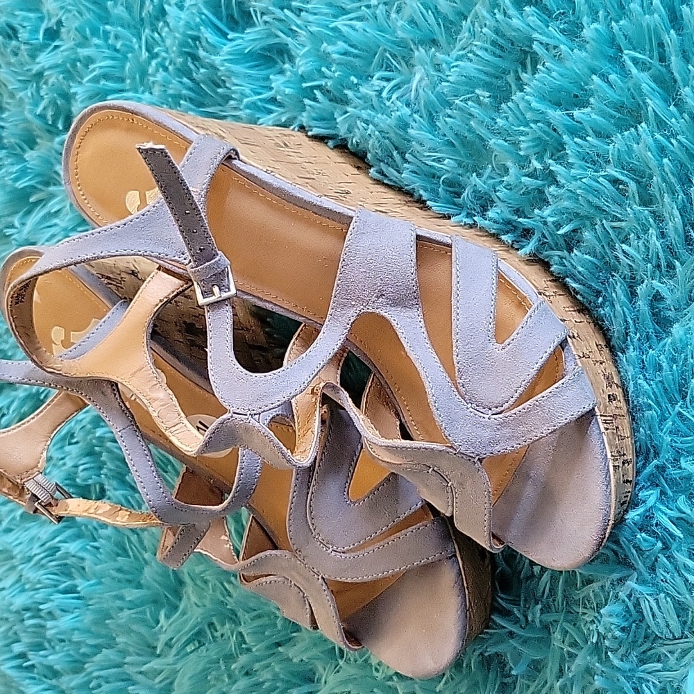 Report Periwinkle Blue Wedges Size 9.5